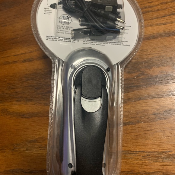 Hand crank powered flashlight - Picture 2 of 4